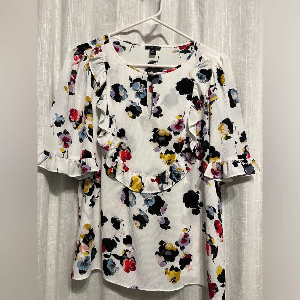 Ann Taylor medium petite blouse- great condition, smoke free pet free home